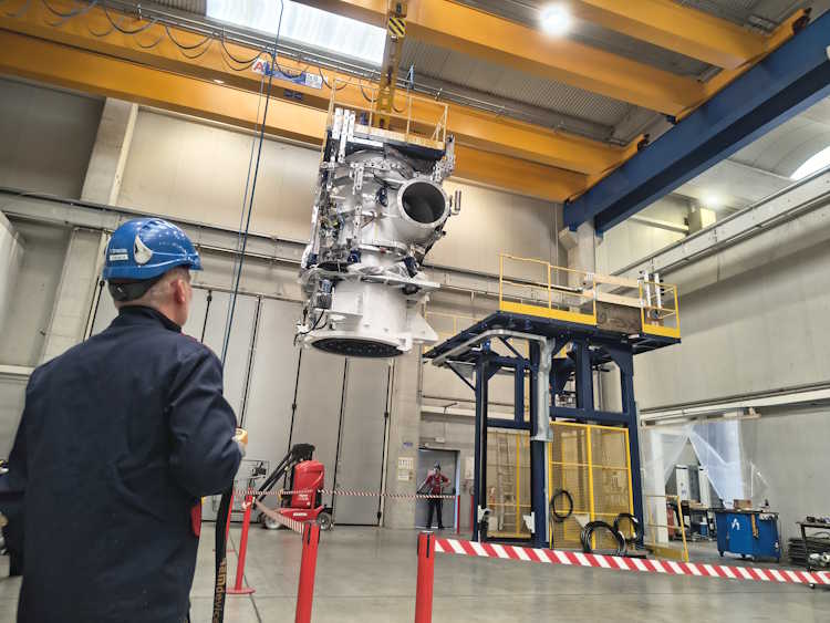 Hall crane handling